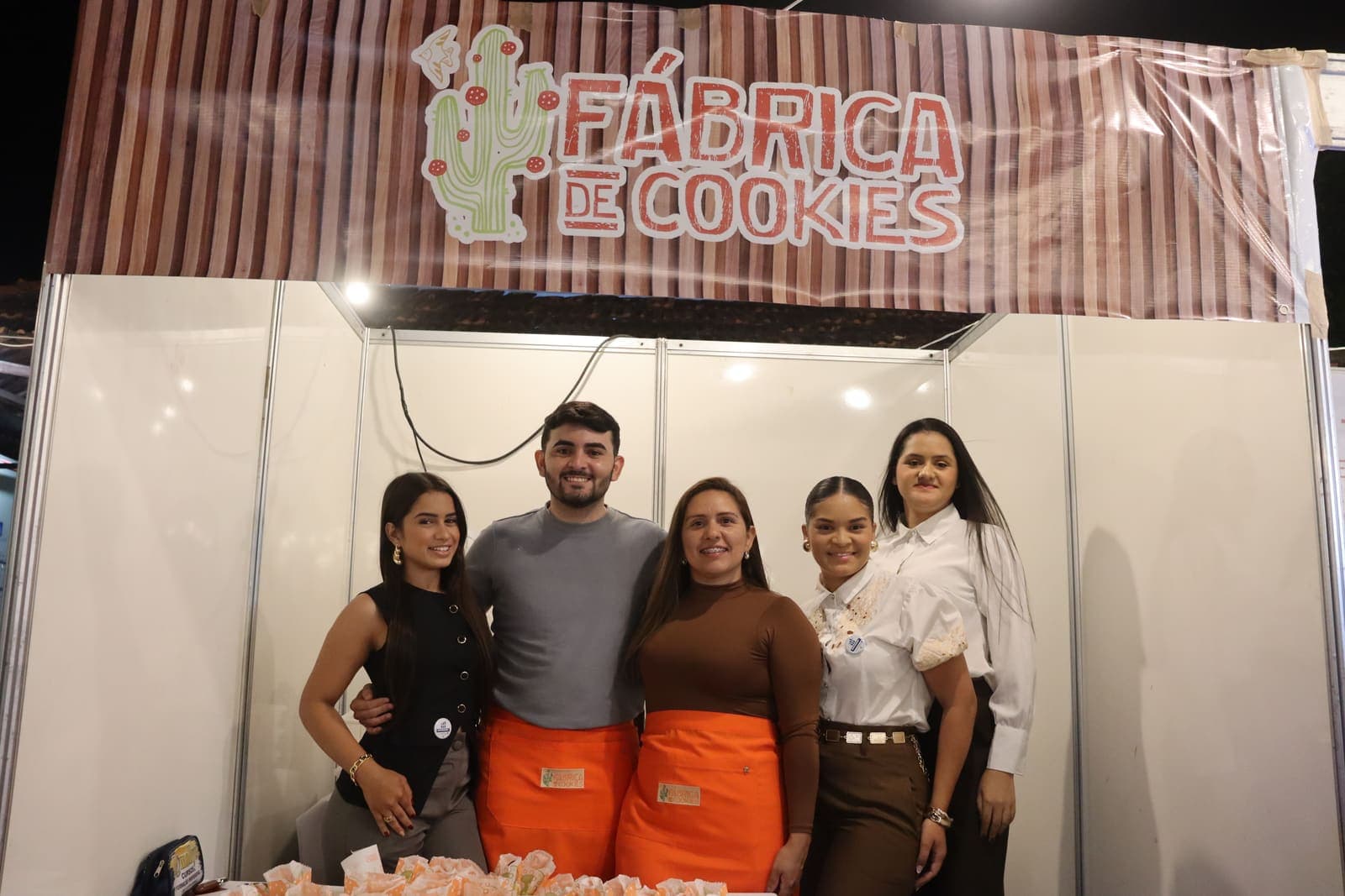 Equipe da Fábrica de Cookies no estande