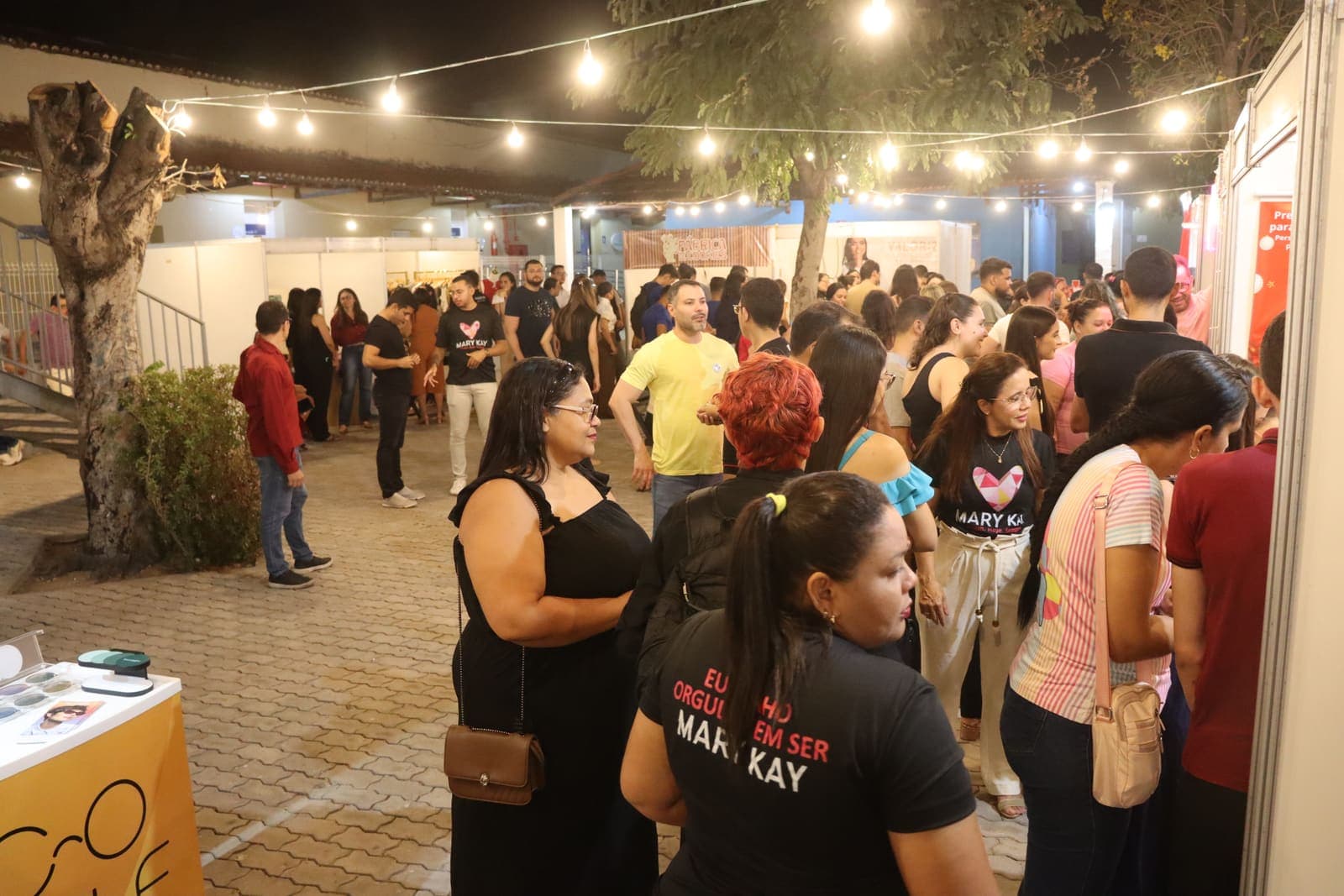 Pátio da Faculdade Vidal lotado durante o Empreend 2025
